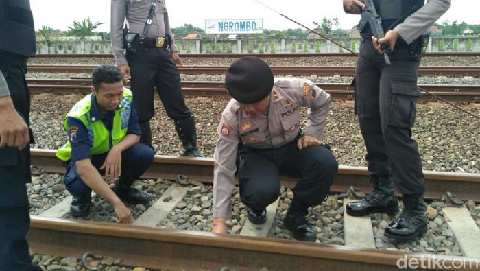 Jelang Nataru, Keamanan Jalur KA di Grobogan Dicek