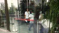 Mereka datang ke KPK, Rabu (20/12/201). Belum diketahui dari sekolah atau lembaga apa mereka berasal (Foto: Haris Fadhil/detikcom)