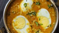 Egg curry atau kari telur populer di India. Dibuat dengan telur rebus, rempah kahs India dan sayuran cincang. Paling enak dinikmati dengan nasi hangat. Foto: Istimewa