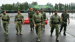 Momen Marsekal Hadi dan Letjen Edy Diarak Prajurit Kostrad