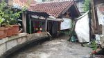 Potret Tanggul Kali Pulo Jati Padang yang Jebol dan Bikin Banjir