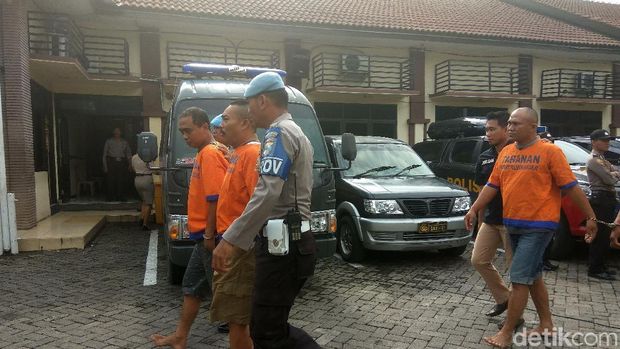Polisi Sidoarjo Tangkap 4 Anggota LSM Pendemo PT Sekar Group