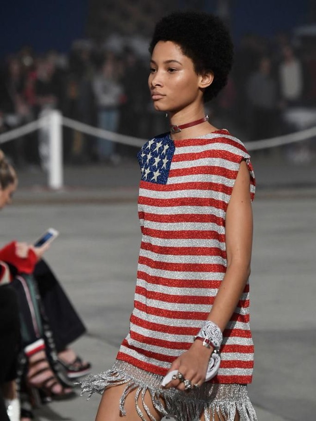 Fitur wajah Lineisy Montero yang unik menjadi daya tarik tersendiri bagi berbagai rumah mode dunia. Tak heran jika ia tampil di mana-mana sepanjang 2017 ini. (Foto: Getty Images)