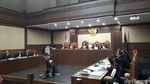 Setya Novanto Tanggalkan Kemeja Putih