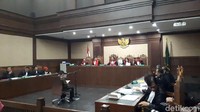 Setya Novanto saat duduk di kursi terdakwa. Eksepsinya dibacakan oleh pengacara (Foto: Faiq Hidayat/detikcom)