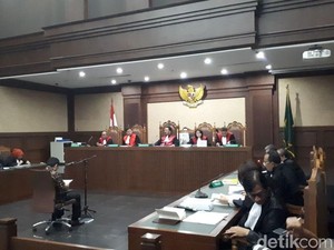 Bacakan Eksepsi, Pengacara Novanto Singgung Kemenangan di Praperadilan