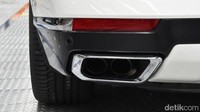 Desain dua lubang knalpot yang dihiasi dengan krom. Foto: BMW