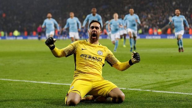 Claudio Bravo menjadi pilihan Pep Guardiola di ajang Piala Liga.