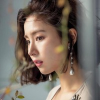 Shin Se Kyung juga menjadi salah satu artis wanita papan atas, yang wajahnya sering diperlihatkan kepada ahli bedah plastik. Bintang drama Korea Run On itu memiliki hidung lurus dengan area nasolabial yang agak lebar, memberikan kesan mewah. Foto: Instagram/@sjkuksee