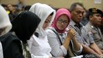 Foto: Tak Nangis Lagi, Ny Deisti Kini Senyum-senyum di Sidang Novanto