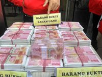 Uang hingga miliaran rupiah yang dipalsukan.