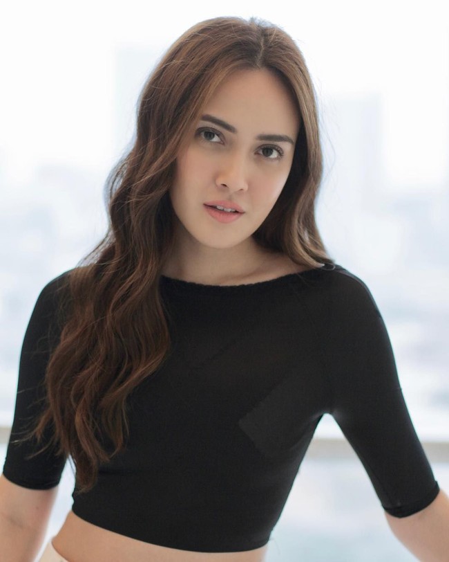 Bintang Eiffel Im in Love ini usianya menginjak 30 tahun. Namun wajah imutnya membuat Shandy Aulia masih cocok jadi anak kuliahan. Foto: Instagram