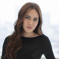 Bintang Eiffel Im in Love ini usianya menginjak 30 tahun. Namun wajah imutnya membuat Shandy Aulia masih cocok jadi anak kuliahan. Foto: Instagram