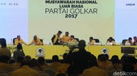 Masa jabatan Airlangga juga dibahas dalam Munaslub. Peserta sepakat masa jabatan Airlangga sampai 2019 dan diperpanjang lagi melalui rapimnas.