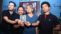 Album itu adalah yang terakhir dari Payung Teduh bersama Is. Foto: Ismail