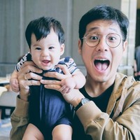 Karena wajah polos dan imutnya, Junior Liem sering disangka anak kuliahan. Padahal suami Putri Titian itu sudah berusia 32 tahun.  Foto: Instagram
