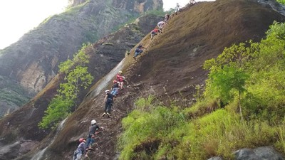 Foto: Libur Akhir Tahun ke Via Ferrata Trenggalek, Ngeri-ngeri Seru!