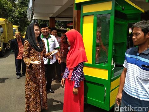 Istri Bupati Trenggalek/