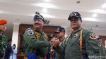Saat Marsekal Hadi Sematkan Brevet Wings ke Kapolri-KSAD-KSAL