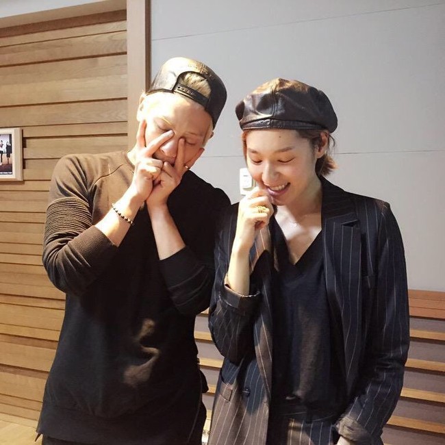 Penyanyi yang bernama asli Jang Hee Yeon ini mengungkapkan, Joonghyun mempercayakannya untuk menyimpan surat terakhirnya, setelah ia curhat dan berbagi pemikirannya yang sangat suram dan dalam. Foto: Instagram