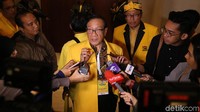 Wakil Ketua Dewan Kehormatan Akbar Tandjung hadir dalam Munaslub yang mengukuhkan Airlangga sebagai Ketua Umum Golkar.