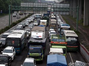 Truk Dilarang Beroperasi di Tol Pada Malam Tahun Baru