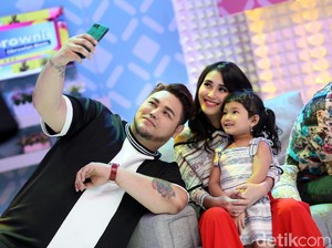 Ada Foto Rossa dan Ayu Ting Ting, Ini Pilihan Ibunda Ivan Gunawan