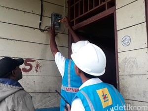 Jokowi Minta PLN Genjot Pasokan Listrik di NTT, Papua, dan Maluku