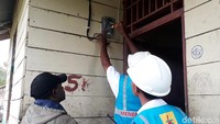 Desa ini sendiri telah ada sejak tahun 1992, namun baru 25 tahun kemudian warga bisa merasakan manfaat listrik secara langsung setiap harinya.