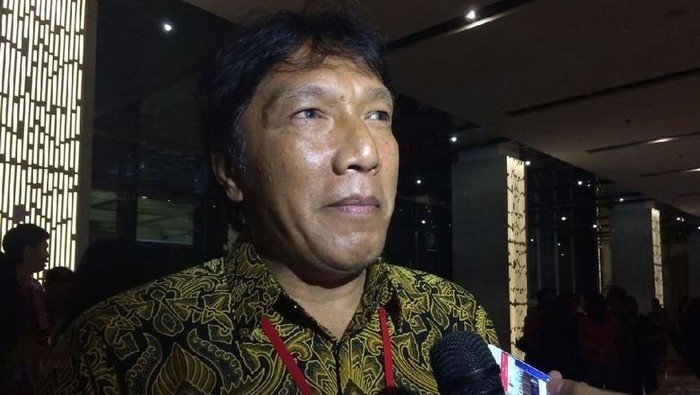 Robby Darwis di acara penganugerahan legenda olahraga Indonesia