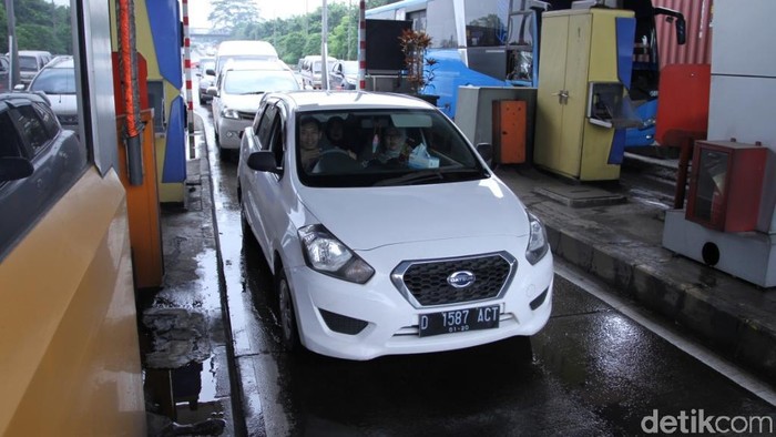 Aparat Cegah Antrean di GT Area Purbaleunyi Saat Natal-Tahun Baru