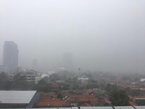 Jakarta Diguyur Hujan, Hembusan Angin di Jaktim Sempat Ekstrem