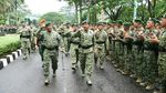 Momen Marsekal Hadi dan Letjen Edy Diarak Prajurit Kostrad