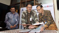 Nantinya, melalui rekening Bank DKI, para pensiunan Dapet memiliki berbagai manfaat menggunakan kartu ATM combo seperti akses layanan transjakarta gratis serta pengajuan fasilitas kredit multiguna untuk pensiunan. Foto: dok. Taspen