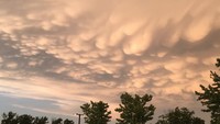 Awan mammatus atau awan payudara di Leesburg, Virginia, pada Mei 2017 (Foto: Dok. Facebook Cortney Witmer via The Washington Post)