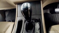 Dengan keunggulan transmisi automatic, semakin memanjakan para pecinta middle MPV di Indonesia.