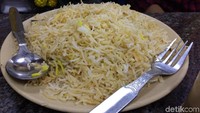 Menyoal harga yang amat murah coba simak harga berikut. Untuk sepiring nasi ayam biriyani seharga 120 Rupee atau setara Rp 25 ribu. Amat pantas karena porsinya yang cukup untuk dua orang (Masaul/detikTravel)
