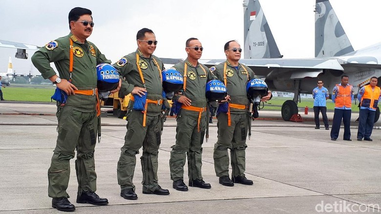 Cerita Marsekal Hadi Kagetkan Kapolri-KSAD-KSAL Saat Sukhoi Mendarat Cerita Marsekal Hadi Kagetkan Kapolri-KSAD-KSAL Saat Sukhoi Mendarat