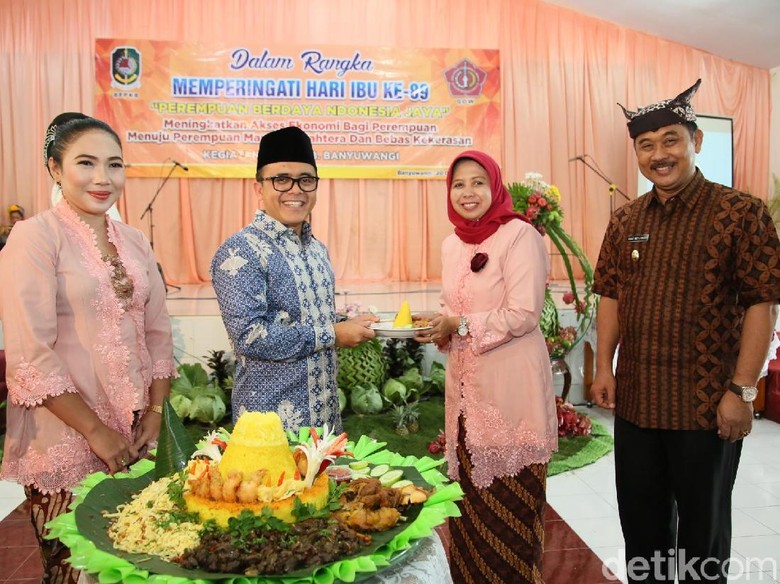 Hari Ibu, Bupati Anas Ajak Kaum Ibu Kreatif Kembangkan Potensinya Hari Ibu, Bupati Anas Ajak Kaum Ibu Kreatif Kembangkan Potensinya