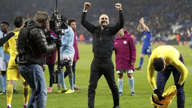 Pep Guardiola gagal mempersembahkan gelar di musim pertamanya bersama Manchester City.