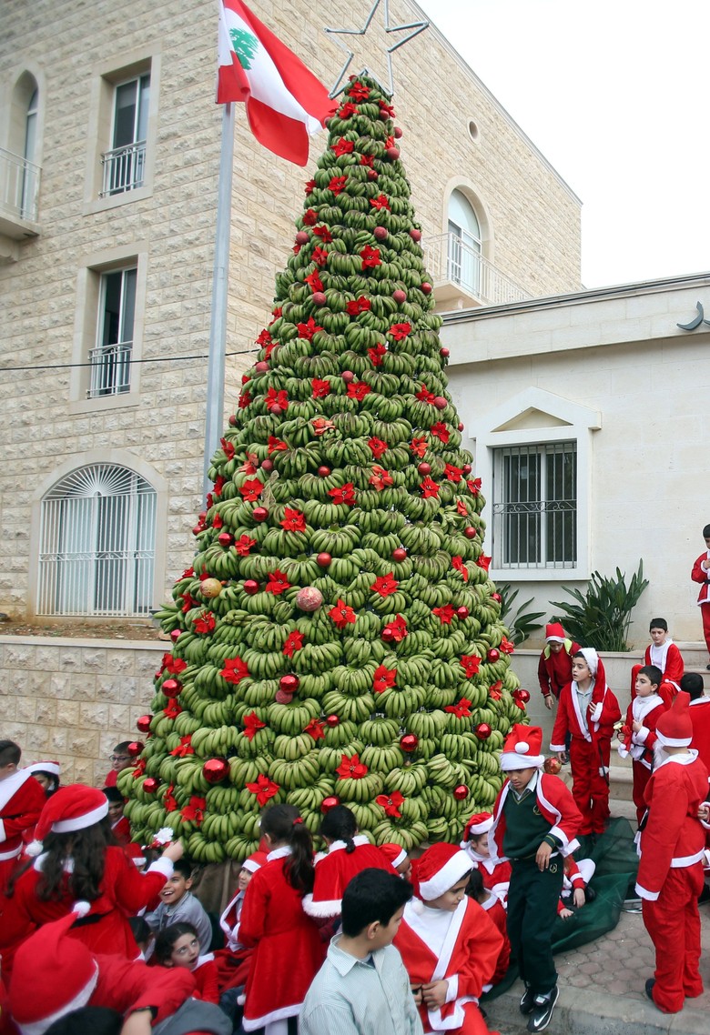 Unik Ada Pohon Natal Terbuat dari Pisang di Lebanon