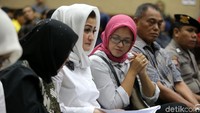 Deisti menyimak pembacaan eksepsi dari kuasa hukum terdakwa Setya Novanto.