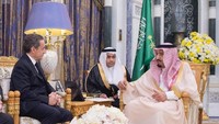 Nicolas Sarkozy juga menemui Raja Salman di Istana Yamamah. Foto: Arab News
