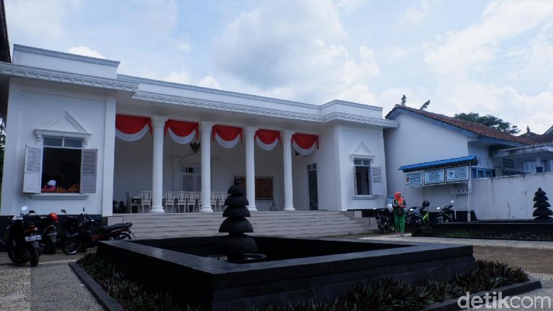 Ada Juga yang Foto Prewedding di Istana Negara Wonosobo Ada Juga yang Foto Prewedding di Istana Negara Wonosobo