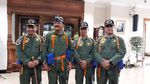Saat Marsekal Hadi Sematkan Brevet Wings ke Kapolri-KSAD-KSAL