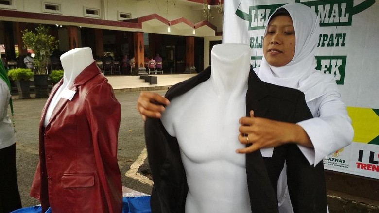 Baju Bekas Wabup Trenggalek Dilelang, Hasilnya Untuk Amal Baju Bekas Wabup Trenggalek Dilelang, Hasilnya Untuk Amal