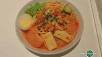 Eitss, jangan ngiler ya! Ini adalah replika mee Jawa di Wonderfood Penang Museum. Tampilannya menggiurkan dengan topping udang, telur rebus dan irisan daun bawang. Foto: Penang Travel Tips