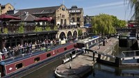 Traveler tentu masih ingat film klasik Christmas Carol? Camden Town di London pun menjadi saksi dari film tersebut. Traveler bahkan bisa melihat rumah tua Charles Dicken yang menginspirasi rumah Cratchit (Visit London)