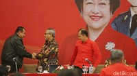 Selain Ketua KPU, hadir pula Ketua Bawaslu Abhan dan Irjen Pol Izra Fadri.