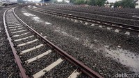 Penampakan DDT tersebut terlihat di sepanjang Jalan Bekasi Timur Raya, Jatinegara, Jakarta.
